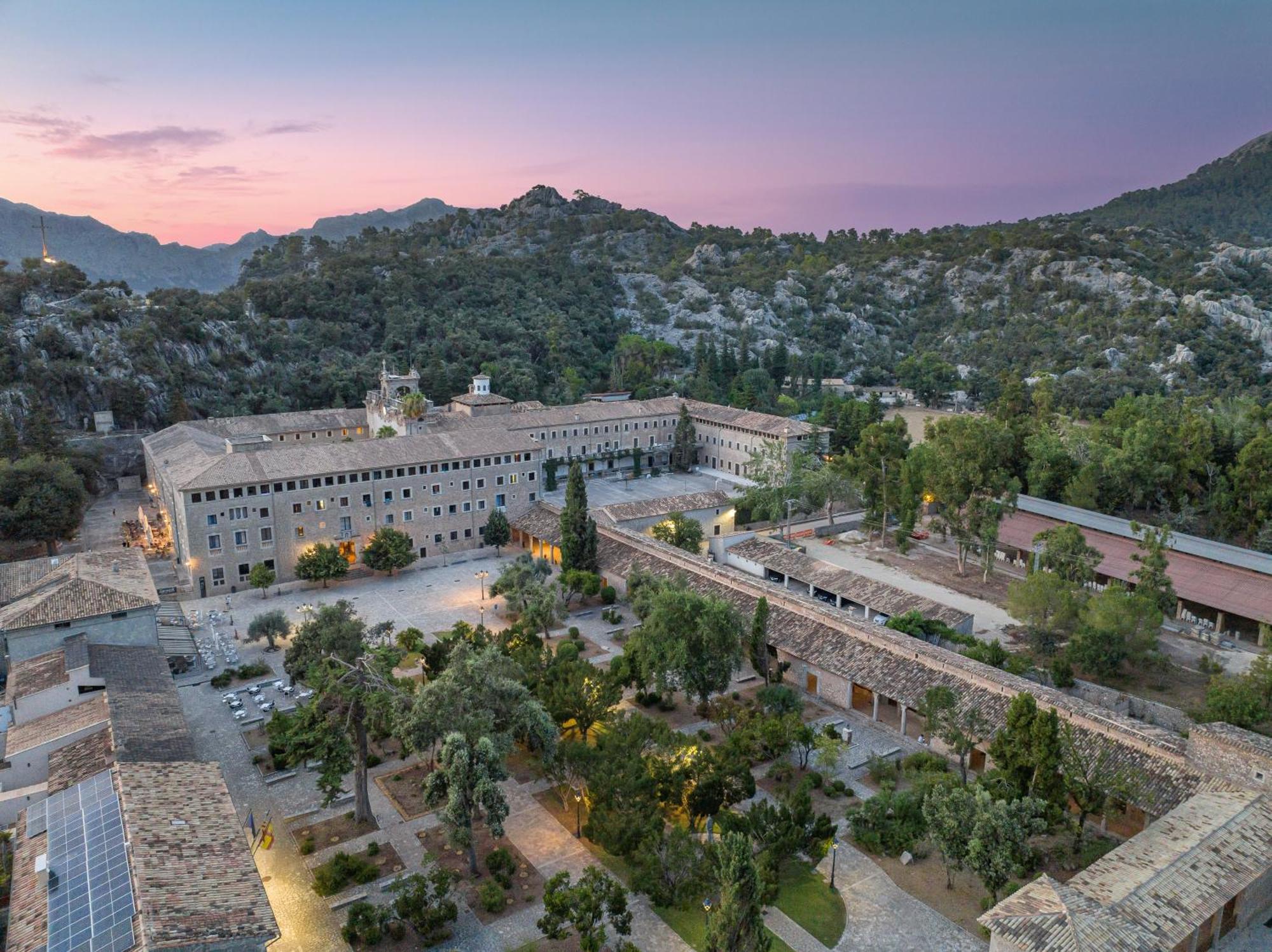 Santuari De Lluc Hotel Kültér fotó